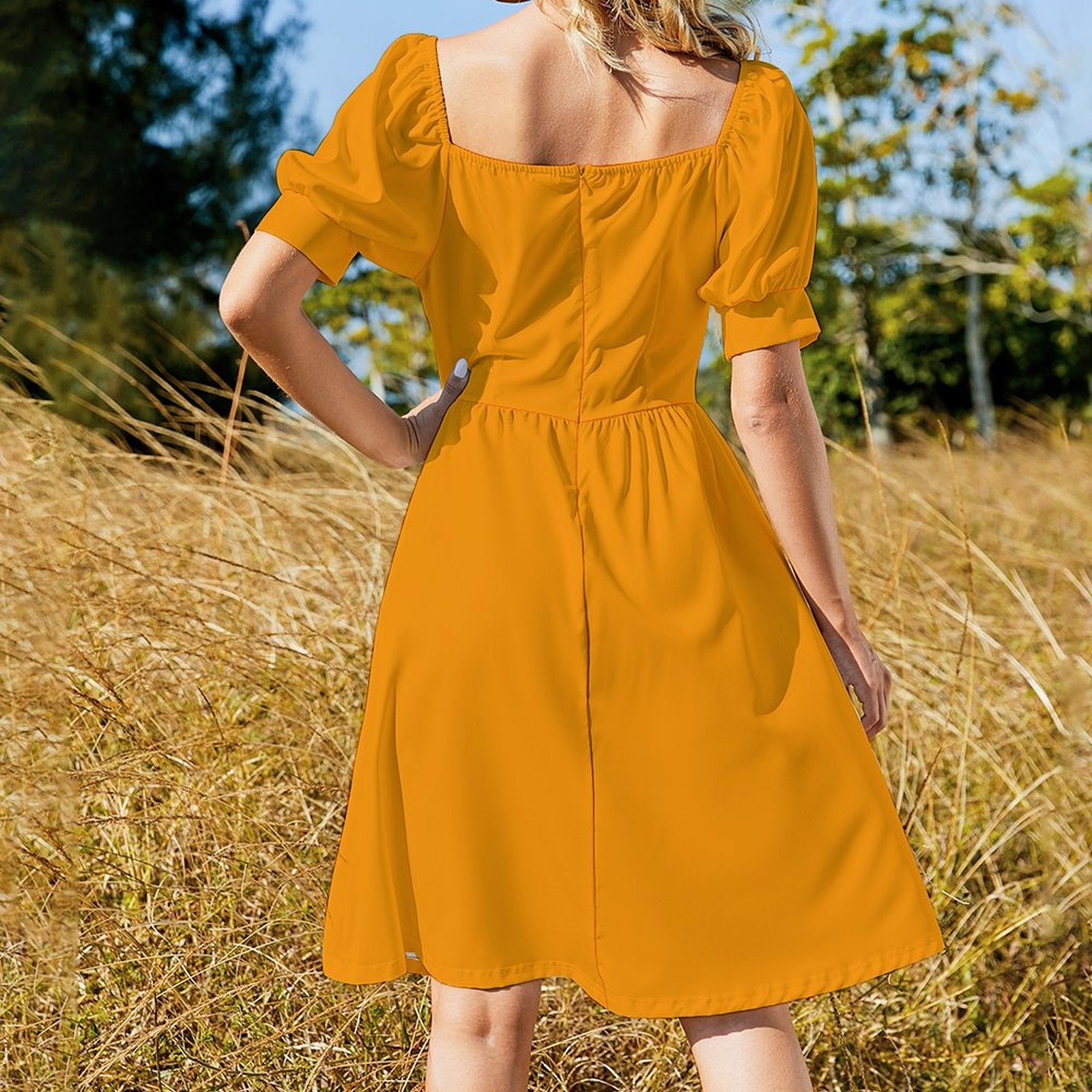 Mini-klänning med puffärmar & sweetheart-ringning – söt, smickrande & självsäker stil