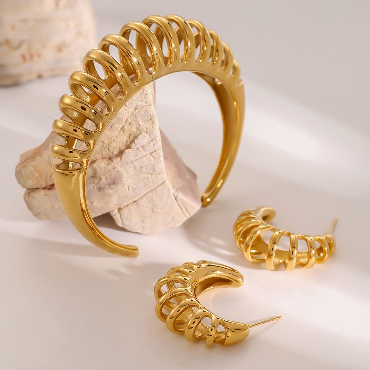 18K Guld C-formad Hålig Design Armband och Örhängen Set